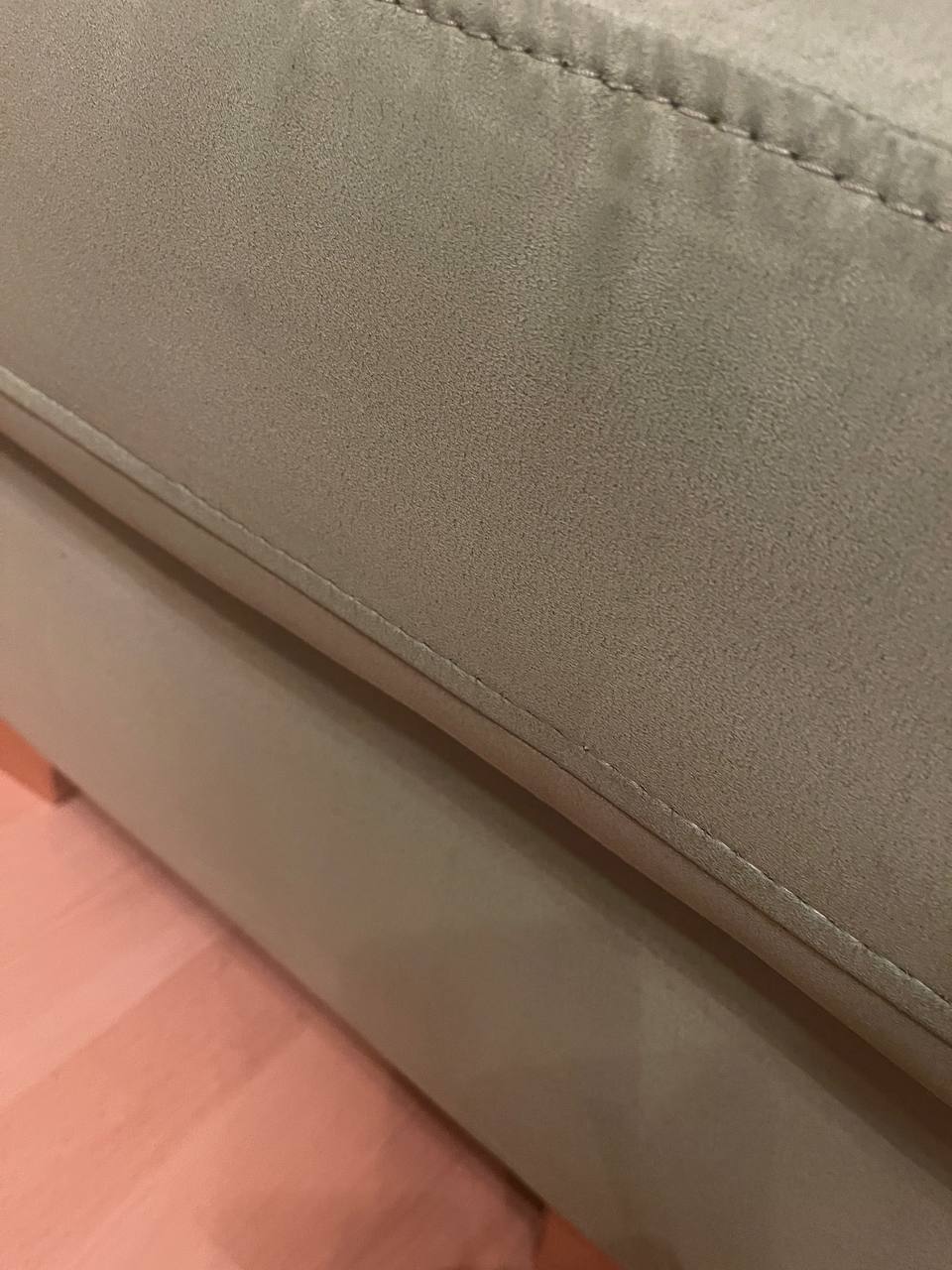 2 - Ketchup Fleck Sofa (Nachher)